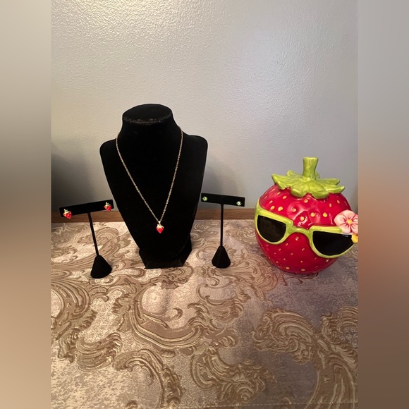 Springtime Strawberry Bundle Set - Picture 1 of 11